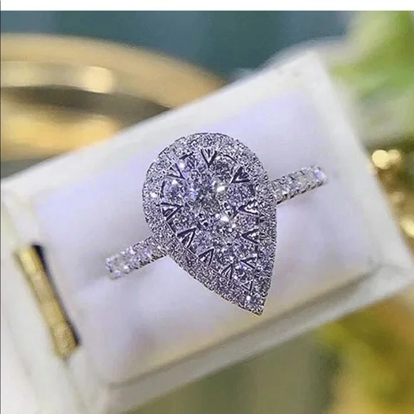 New 925 Silver Beautiful Diamond Ring - Picture 1 of 5